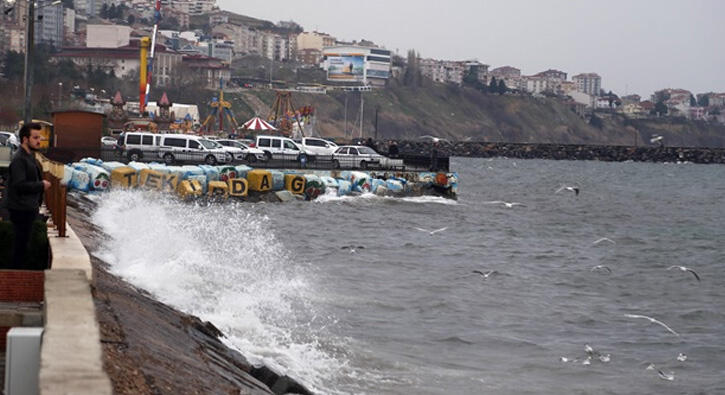 Marmara Denizi’nde ulaşıma lodos engeli